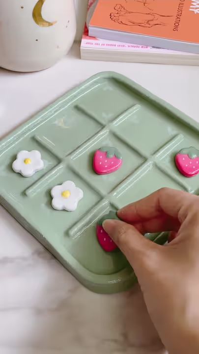 Tic tac tic tac tik 🍓🌼 I saw some amazing boards from @Bea! and @Am... | TikTok Diy Clay Tic Tac Toe Board, Pottery Tic Tac Toe Board, Tic Tac Toe Board Clay Ideas, Clay Ideas Tray, Simple Pottery Ideas For Beginners, Tic Tac Toe Clay Board, Clay Ideas Easy Aesthetic, Clay Tic Tac Toe, Polymer Clay Ideas For Beginners