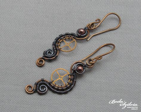 Wizard101 Aesthetic, Steampunk Jewelry Diy, Diy Kandi Bracelets, Wire Jewelry Earrings, Steampunk Mask, Progress Photos, Wire Wrap Jewelry Designs, Steampunk Earrings, Cosplay Jewelry