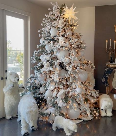 Polar Bear Christmas Tree Ideas, Christmas Tree Winter Wonderland, Decor Natal, Dreamy Christmas, Christmas Tree Inspo, Glam Christmas Decor, Frosted Christmas Tree, Polar Bear Christmas, Xmas 2024