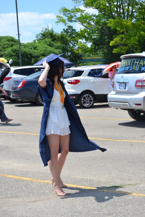 Graduation Dress With Cap And Gown, Dresses For Graduation High School, White Graduation Dress High School, Graduation Dresses High School, White Graduation Gown, White Cap And Gown, Graduation Outfit Ideas High School, High School Dresses, Graduation Dress High School