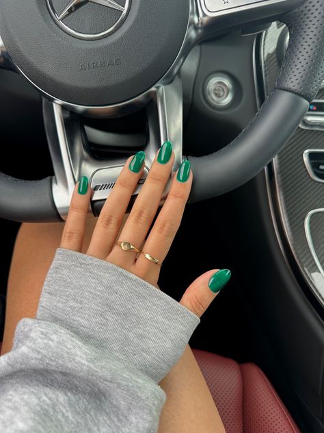 Green jelly nails Different Nail Color Ideas, Nails Acrylic Plain Simple, September Summer Nails, Almond Nail Colors Summer, August Nails Green, Gel Nails Light Green, Nail Inspo End Of Summer, Simple Solid Color Nail Ideas, Plain Shellac Nails