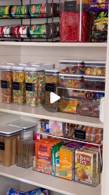 Kid Snack Organization Ideas, Storing Canned Goods In Pantry, Kitchen Storage Containers Ideas, Kitchen Snack Storage Ideas, Chip Organization Pantry, Snacks Organization Ideas, Food Storage Organization Ideas, Organization Ideas For The Home Pantry, Dry Food Storage Ideas