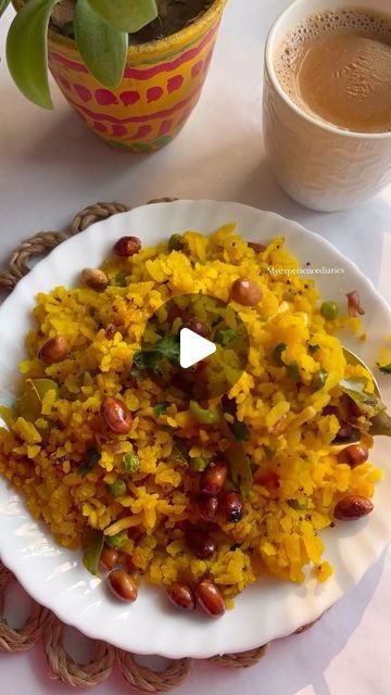 Shilpi Sharma on Instagram: "Vegetable Poha✨
One of most popular healthy Indian breakfast dish made with flattened rice known as poha
.
.
.
Keep follow @myexperiencediaries for more videos ✨
.
.
.
#poha #lunchtime #thali #indianfood #northindianfood #desikhana #simplefood #gharkakhana #homecookedmeal #roti #parathas" Poha Recipe Video, Poha Recipes Indian, Poha Recipe Breakfast Indian, Veg Breakfast Recipes, Poha Recipe, Homecooked Meals, Indian Breakfast, Lunch Time, Breakfast Dishes