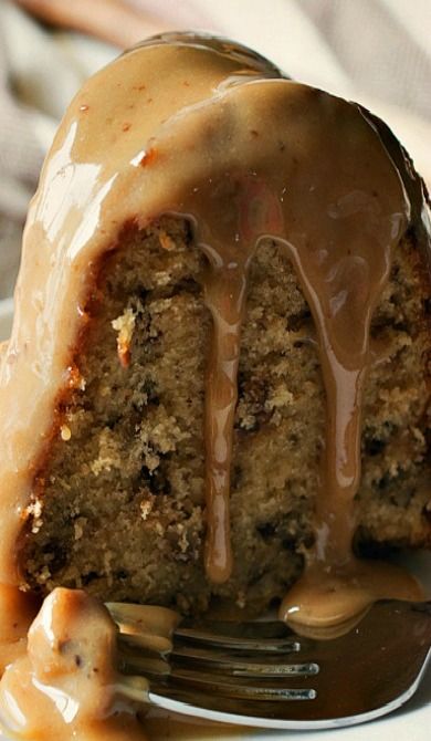 Different Types Of Pound Cakes, Burnt Cake, Caramel Drizzle Recipe, Pecan Bundt Cake, Drizzle Recipe, Brown Sugar Cakes, Bundt Recipes, Easy Cakes, Cake With Caramel