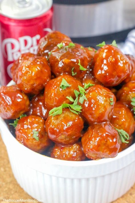 Savory meatballs mingle with tangy Dr. Pepper barbecue sauce for an irresistible combination and an easy meal the whole family will love! This easy Instant Pot meatballs recipe is ready in about 30 minutes, perfect for busy weekdays or parties! You've never had anything quite like these Dr. Pepper meatballs! Dr Pepper Meatballs, Football Appetizers Easy, Instant Pot Meatballs, Football Apps, Easy Tailgate Food, Football Food Appetizers, Tailgate Appetizers, Mexican Pizza Recipe, Sunday Food