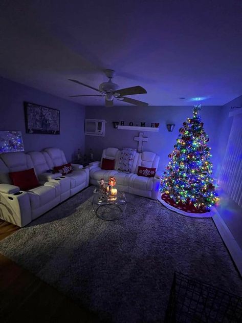 Apartment Fever, Girl Apartment Decor, Holiday Room, Luxury Room Bedroom, First Apartment Decorating, Christmas Apartment, Dream Apartment Decor, Future Apartment Decor, Christmas Decorations Living Room