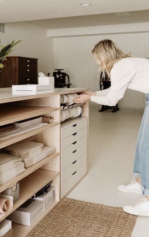 Office Packing Station, Workplace Design Office Work Stations, Letterpress Studio, Houseplant Collection, Studio Workspace, Home Bar Ideas, Flower Shop Interiors, Florist Studio, Design Studio Workspace