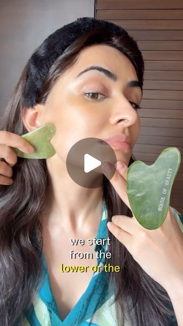 Jade Face Scraper, How To Use A Jade Gua Sha, His Sha Routine, Face Yoga Morning Routine, Using A Gua Sha, Easy Gua Sha Routine, Jade Gua Sha How To, How To Guasha Your Face, Gua Sha Face Lift