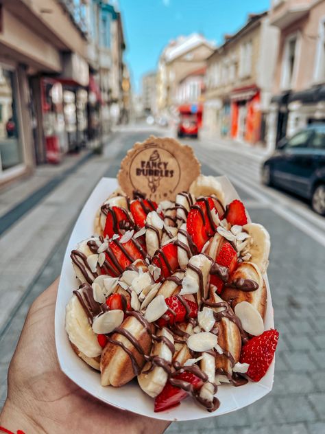 Our amazing mini pancakes with fresh strawberries,bananas and nutella Mini Pancakes Business, Mini Pancakes Ideas, Pancake Business, Food Truck Desserts, Pancake Bar, Mini Waffles, Coffee Food Truck, Bake Sale Packaging, Pancake Cafe