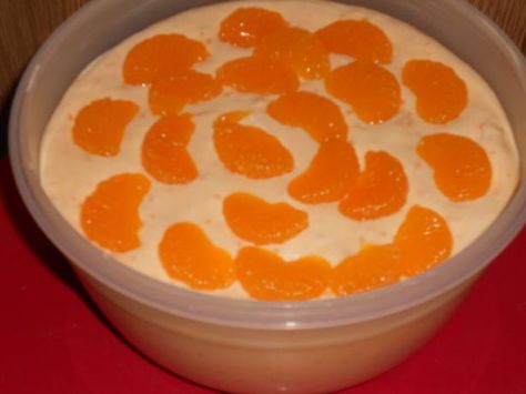 Orange Creamsicle Salad tastes wonderful and seeing this recipe brings me back to my childhood this recipe is a keeper. Orange Creamsicle Salad, Creamsicle Salad, Orange Dessert, Tapioca Pudding, Gelatin Dessert, Jello Desserts, Jello Salad, Jello Recipes, Orange Creamsicle