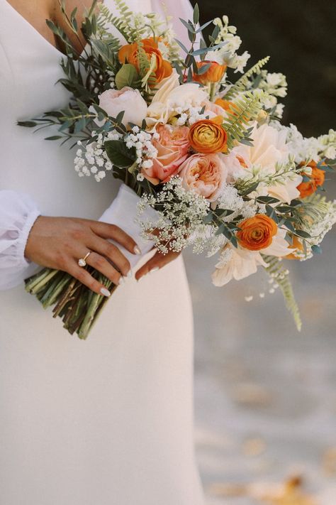 Bridal Bouquet Pop Of Color, Terracotta Peony Bouquet, Cheap Fall Wedding Flowers, Modern Fall Wedding Bouquet, Fall Floral Wedding Bouquets, White And Orange Wedding Bouquet, Light Blue And Orange Wedding Bouquet, Bridal Fall Bouquet, Peach And Orange Bouquet