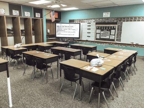 Best Classroom Desk Arrangement, Desk Formations Classroom, Best Desk Setup Classroom, Math Class Seating Arrangement, Ged Classroom Ideas, Desk Arrangement Ideas Elementary 26 Students, Desk Ideas Classroom, Savvas Reading My View, Desk Arrangements For 25 Students