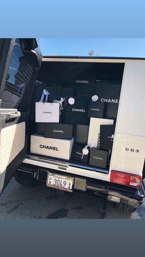 Chanel G Wagon Mercedes shopping bags boxes luxury designer haul shopping day Aventador Lamborghini, Luxury Lifestyle Girly, Flipagram Instagram, Wealthy Lifestyle, Luxury Lifestyle Fashion, Luxury Lifestyle Women, Bmw Alpina, Rich Girl Lifestyle, Wiz Khalifa