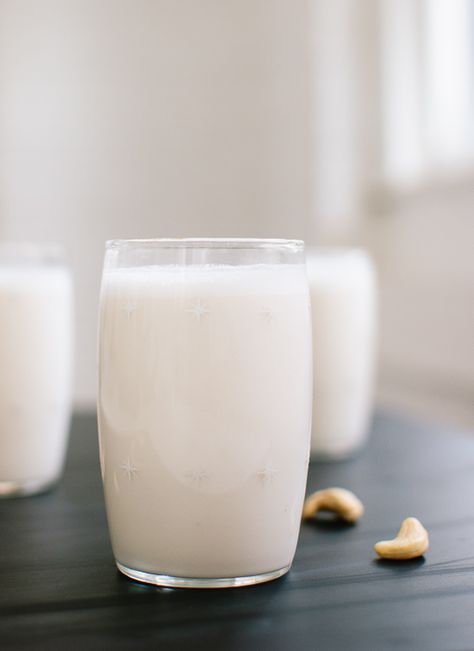 Thermomix, Cashew Milk Recipe, Homemade Cashew Milk, Homemade Nut Milk, Cookie And Kate, Homemade Almond Milk, Dessert Aux Fruits, Cashew Milk, Milk Alternatives