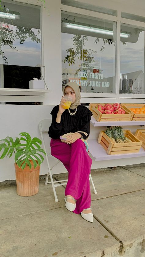 Ootd Kulot Pink, Ootd Fuschia Hijab, Ootd Magenta, Tunik Modern, Korean Style Outfit, Ootd Lebaran, Kebaya Modern Dress, Outfit Hijab Casual, Hijab Simple