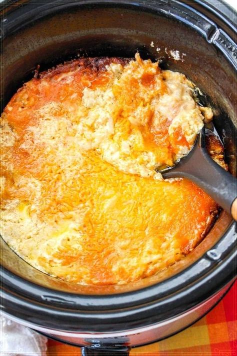 This Crockpot cheesy hashbrown casserole boasts layers of crispy hash browns, creamy sour cream, and melted cheese all slow cooked until bubbly and crisp on the edges. Toss your ingredients in the Crockpot, set it, and forget it! Dinner practically cooks itself, making it ideal for busy schedules. Crockpot Cheesy Hashbrowns, Crockpot Hashbrown Casserole, Slow Cooker Corn, Cheesy Potatoes Crock Pot, Cracker Barrel Copycat Recipes, Corn Pudding Recipe, Cheesy Hashbrown, Hashbrown Casserole Recipe, Cheesy Hashbrown Casserole