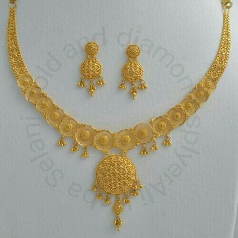 Indian Gold Necklace Designs, 22k Gold Necklace, Gold Bridal Necklace, Gold Necklace Indian Bridal Jewelry, Gold Bridal Jewellery Sets, Gold Jewelry Stores, Gold Wedding Jewelry, Gold Jewelry Sets, Gold Bride Jewelry