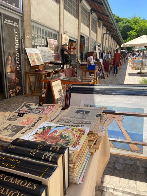 Flea market, vintage books, vintage aesthetic Book Market Aesthetic, Flee Market Aesthetic, Market Place Aesthetic, Vintage Farmers Market Aesthetic, Vintage Market Aesthetic, Flea Market Clothes, Books Vintage Aesthetic, Stall Aesthetic, Flea Market Aesthetic