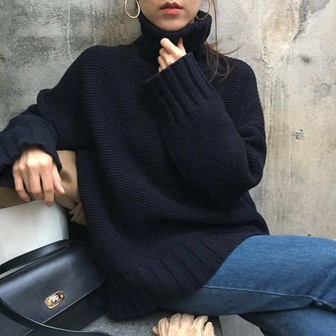 Oversized Turtleneck Sweater Outfits, Black Turtleneck Outfit, Turtleneck Sweater Outfit, Black Sweater Outfit, Oversized Black Sweater, Oversized Sweater Outfit, Knit Sweater Outfit, Blue Turtleneck, Turtleneck Outfit