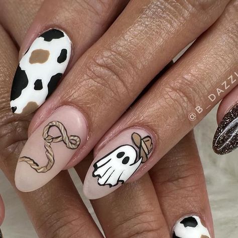 Britt Jackson on Instagram: "Howdy Boo! #howdy #boonails #nailstoinspire #après #ghostnails #fallnails #halloweennails #ghosties #fallvibes #cowboynails #nailart #cowboyghostnails #halloween2024nails #explorepage #artistrynails #orcuttnailsalon #805nails" Cute Nails For Fall Ghost, Halloween Designs For Nails, Corgi Nails Design, Halloween Cowboy Nails, Luke Bryan Nails, Spooky Cowboy Nails, Punchy Cowgirl Nails, Western Ghost Nails, Cowboy Hat Nails Design