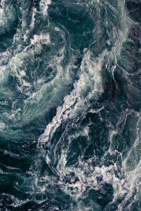 Dark ocean waves. Source: Unknown. No Wave, Wallpaper Bts, Sea And Ocean, Blue Aesthetic, Ocean Waves, Blue And Green, The Ocean, Beautiful Places, Nature Photography