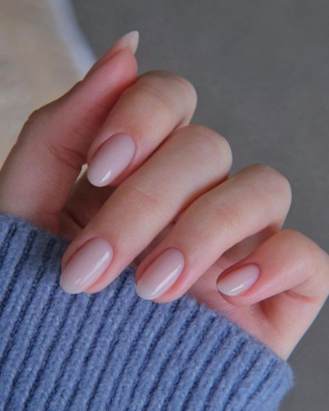 35 Simple Nails for 2024 to Inspire You Spring Acrylic Nail Designs, Pink Person, Old Money Nails, Money Nails, Elegant Touch Nails, Minimalist Nail, Beige Nails, Simple Gel Nails, Casual Nails