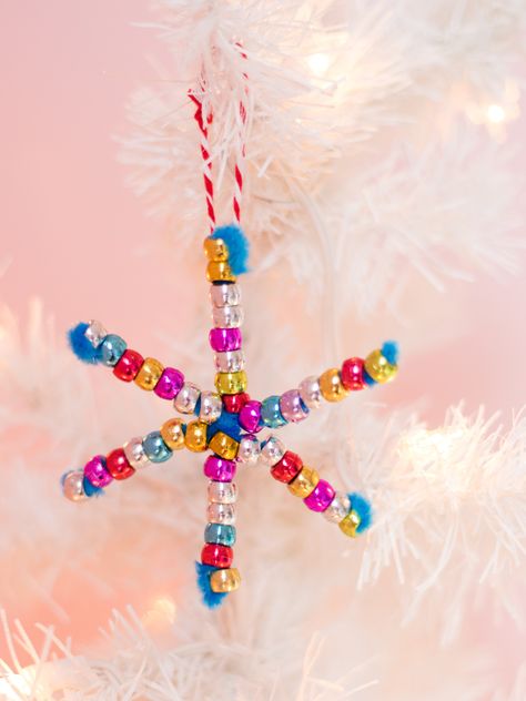 5 Pony Bead Christmas Ornament Ideas | Fun365 Bead Christmas Ornaments Diy Kids, Pony Bead Christmas Ornaments Diy, Melted Pony Bead Ornaments, Pony Beads Christmas Crafts, Bead And Pipe Cleaner Christmas Crafts, Christmas Craft With Beads, Pony Beads Christmas Ornaments, Childrens Ornament Craft, Toddler Made Ornaments