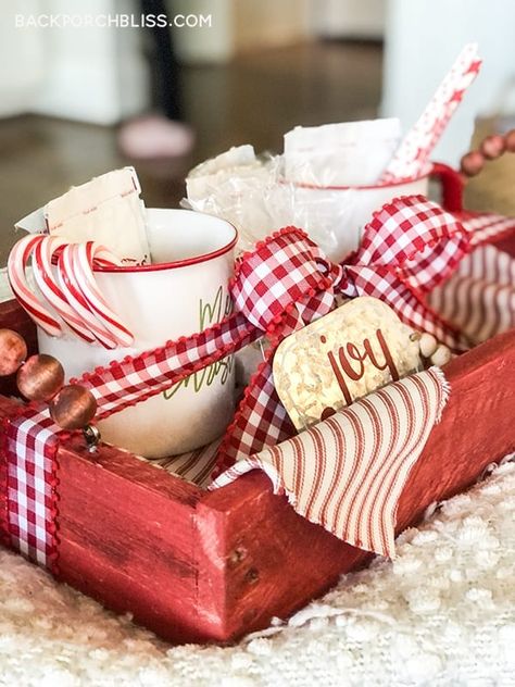 Hot Cocoa Tray Diy, Hot Cocoa Caddy Diy, Cocoa Basket Ideas, Hot Cocoa Bar Gift Basket, Hot Cocoa Box Gift Ideas, Gift Tray Ideas, Hot Cocoa Christmas Gifts, How To Make A Gift Basket, Hot Cocoa Gift Basket Ideas