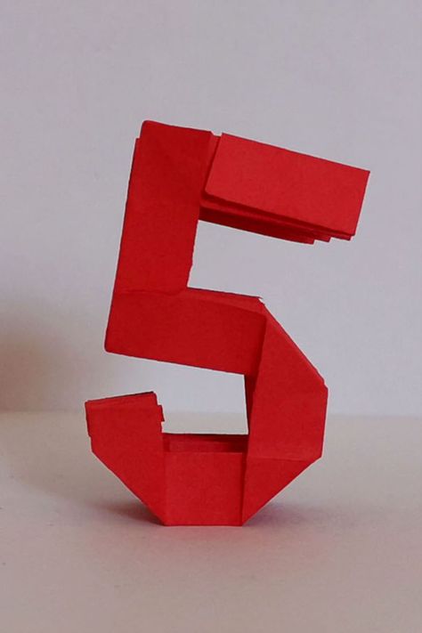 Origami Numbers, Decoration For Anniversary, Origami 3d, 3d Origami, Diy Paper Crafts Decoration, How To Fold, Reggio Emilia, Number 5, Paper Crafts Diy