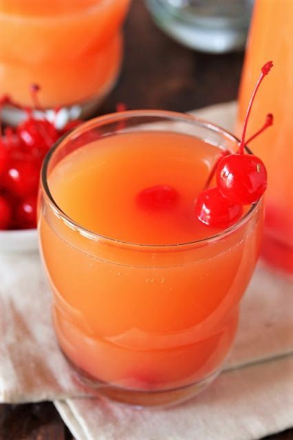 Brunch Party Food, Christmas Brunch Party, Holiday Punch Recipe, Christmas Drinks Alcohol Recipes, Christmas Drinks Recipes, Christmas Drinks Alcohol, Party Punch Recipes, Christmas Punch Recipes, Punch Drinks