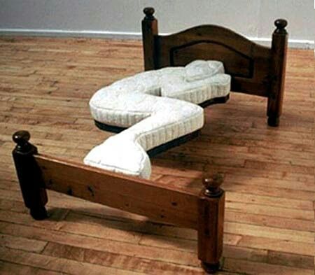 Is it an art piece or a really REALLY horrible idea for a mattress? Weird Beds, Unusual Beds, Unique Bed Design, Creative Beds, Weird Inventions, Weird Furniture, Unusual Furniture, Sleeping Alone, 광고 디자인