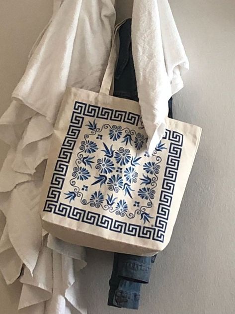 Block Print Tote Bag, فن النسيج, Diy Tote Bag Design, Anime Tote Bag, Handpainted Tote Bags, Totes Ideas, Diy Photo Book, Drawing Bag, Boho Tote