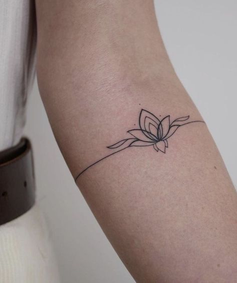 Lotus Black And White Tattoo, Fineline Tattoo Forearm, Unique Lotus Flower Tattoo Design, Lotus Tattoo On Arm, Lotus Tattoo Ideas For Women, Small Elegant Tattoos, Lotus Flower Tattoo Ideas, Simple Lotus Flower Tattoo, Lotusblume Tattoo