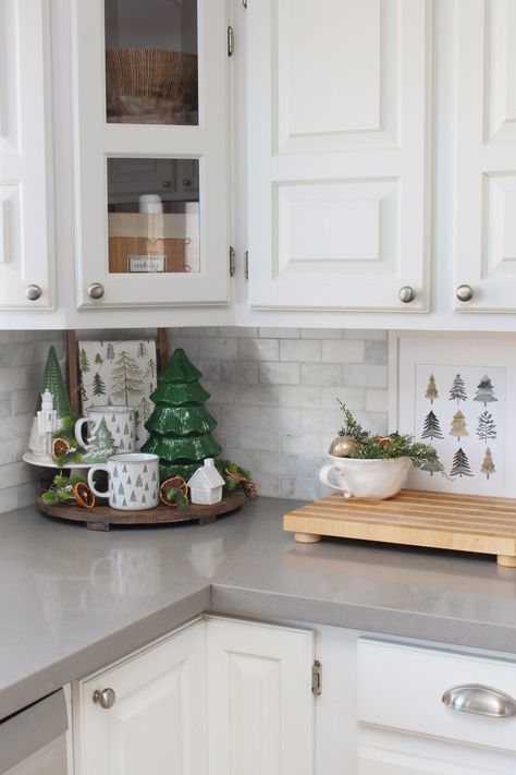 Simple kitchen Christmas decor ideas that you can do in your own home. #christmaskitchen #kitchendecor #christmaskitchendecor #christmasdecor #christmashometour Christmas Decorations Apartment, Christmas Apartment, Cozy Christmas Decor, Kitchen Christmas, Kitchen Counter Decor, Christmas Decor Inspiration, Christmas Tree Art, Christmas Kitchen Decor, Christmas Themes Decorations