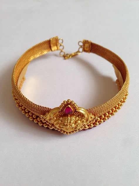 Nagothu Designs Gold, Vanki Designs Jewellery, Temple Jewellery Earrings, Antique Gold Jewelry Indian, Antique Bridal Jewelry, Gold Jewelry Stores, Antique Jewelry Indian, Gold Pendant Jewelry, Gold Jewelry Sets