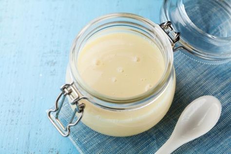 Cómo hacer LECHE EVAPORADA casera - ¡Receta fácil y rápida! Keto Mayonnaise Recipe, Evaporated Milk Substitute, Lemon Sauce For Chicken, Heavy Cream Substitute, Homemade Sweetened Condensed Milk, Egg Mayonnaise, Keto Sauces, Dry Mixes, Mayonnaise Recipe