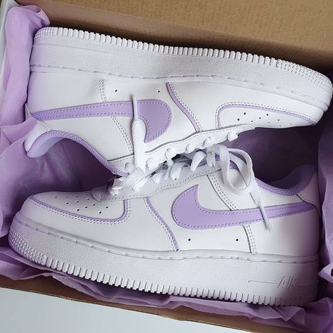 SneakCorner on Instagram: “Air Force 1 Lila” Nike Shoes Air Force, Trendy Shoes Sneakers, White Nike Shoes, Preppy Shoes, Jordan Shoes Girls, All Nike Shoes, Nike Air Shoes, Cute Nike Shoes, Cute Sneakers