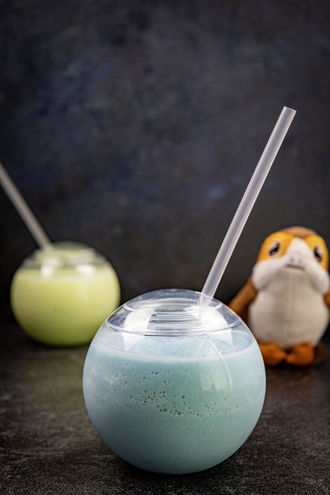 Blue Milk Recipe, Star Wars Dessert, Star Wars Birthday Party Ideas, Themed Meals, Kids Birthday Party Activities, Halloween Lunch Box, Kids Birthday Party Food, Party Activities Kids, Star Wars Food