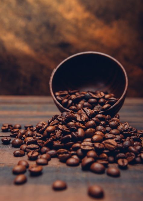 Dark coffee beans in a bowl on a brown t... | Free Photo #Freepik #freephoto #food #coffee #cafe #drinks Coffee Beans Photography, Coffee Grain, Coffee Shop Photography, Coffee Shot, Colombian Coffee, Coffee Wallpaper, Decaf Coffee, Coffee Pictures, Coffee Photos