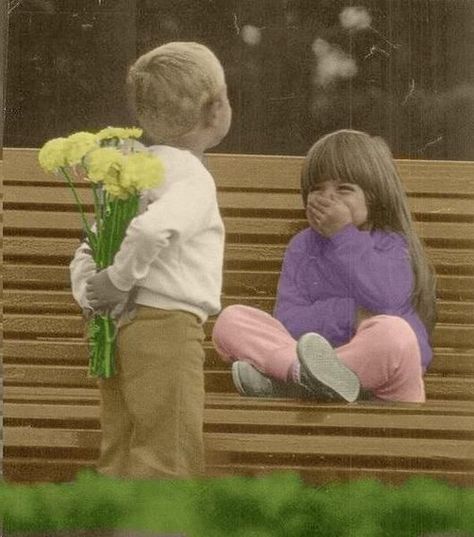 Cute picture of a little boy hiding a bunch of pretty yellow flowers on his back so he can surprise his girlfriend. Vintage Vogue, Valentines Day Baby, Vintage Versace, Foto Vintage, The Perfect Guy, Jolie Photo, Simple Things, Vintage Glamour, Love Photos