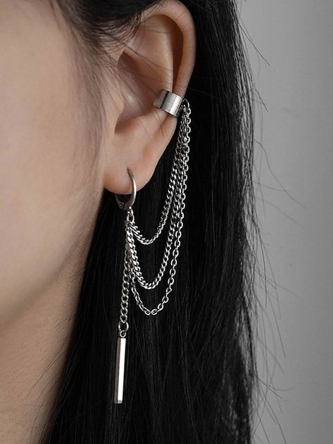 Tomboy Accessories Rings, Tom Boy Jewelry, Silver Cuff Earrings, Cool Ear Cuffs, Cute Goth Jewelry, Tomboy Jewelry Accessories, Ear Piercings Cuff, Jewelry Tomboy, Silver Gothic Jewelry