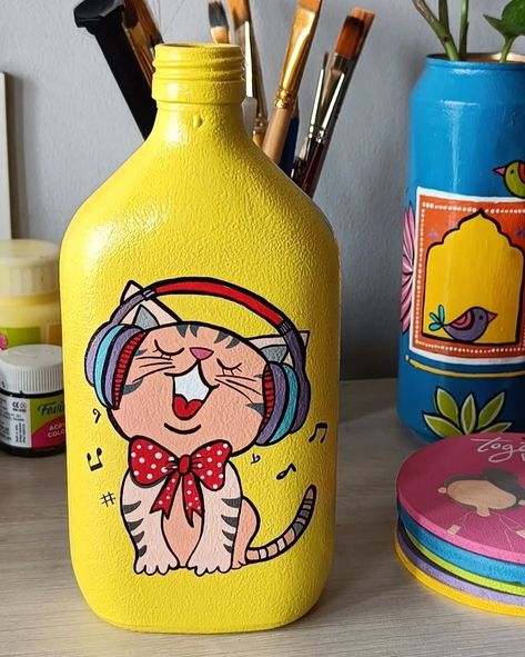 Meow 😻 #handpaintedart #handmadedecor #keepcreating #bottlepainting #bestoutofwaste #recycle #bottleart #homedecor #meow #catlover #cats🐱 #handmadewithlove #tohfafactory Paint Bottles Diy, Aesthetic Bottle Painting, Glass Jars Ideas, Painting On Pot, Glass Jar Painting, Planter Painting, Fabric Vase, Glass Jar Diy, Bottle Art Ideas