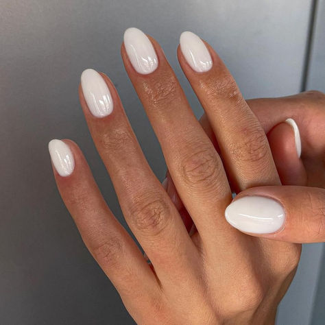 Short Almond Nails Wide Nail Bed, Nails For Getting Engaged, Rounded White Nails, White Acrylic Nails Round, Natural Round Nails Short, Natural Nail Designs Acrylics, Nails For Thick Fingers, Short Almond Natural Nails, Simple Nail Gel