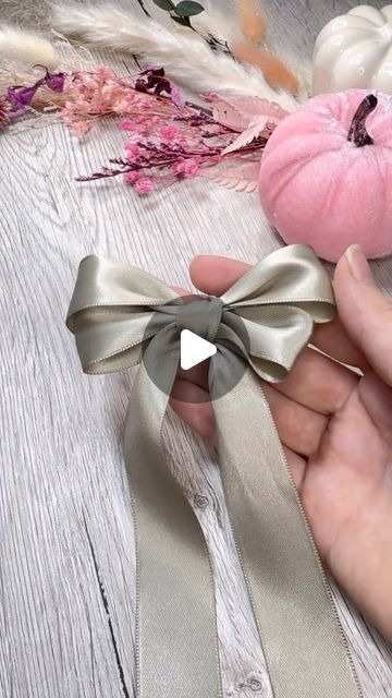 Katharina Tarta Crafts on Instagram: "🎀 If you want to add a delicate touch to your gifts or crafty projects,  this simple tutorial is for you. Every time I wanted to make this bow, I had to think about how to make it all over again, so I thought I’d capture it in a video for you and for me, to come back to every time I need it 😉

Also someone asked for a bow tutorial so this video was overdue anyway 😊

And I have to say, I absolutely love this beautiful way to tie a bow, it’s so perfect for gift wrapping, DIY decor, or any project that needs a little extra flair. ✨ 💫 

 #diybow #easytutorial #craftideas #handmadedecor #giftwrappingideas #ribbonbows #creativecrafts #diyprojects" Bows For Vases Diy, Four Loop Bow How To Make, Fabric Ribbon Bow Gift Wrapping, Tie A Small Bow With Ribbon, How To Make A Bow Using 3 Different Ribbons, Christmas Bow Making Tutorials, How To Tie A Gift Box Bow, How To Tie Double Bow, How To Tie A Ribbon On A Gift Bag