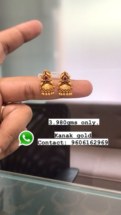 Small Buttas Ear Rings Gold, 3gms Gold Earrings, Small Gold Necklace Indian Jewellery Designs, Antique Gold Earrings Simple, Small Jhumkas Gold, New Gold Earrings Designs, Jumka Gold Designs, Small Jhumki Earrings Gold, Small Gold Jhumka