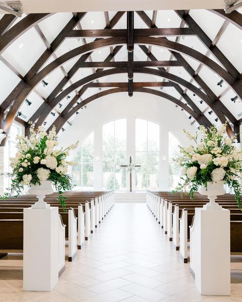 Stunning, modern chapel wedding venue #wswedding #dfwwedding⁠ #weddinginspo #weddinginspiration ⁠ Tennessee Chapel Wedding, Winter Wedding Chapel, Wedding Venues Chapel, Intimate Chapel Wedding, Beautiful Chapel Wedding, Chapel Ceremony Decorations, Simple Chapel Wedding, Big Church Wedding, Small Chapel Wedding