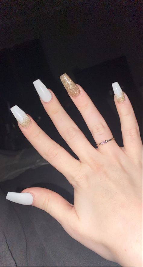 White Nails With Gold Glitter Tips, White Nails With Gold Sparkles, Golden And White Nails, Grad Nails White, Gold Accent Acrylic Nails, Prom Nails Gold And White, White With Gold Glitter Nails, White Nails Gold Tips, Cute Nails For Graduation