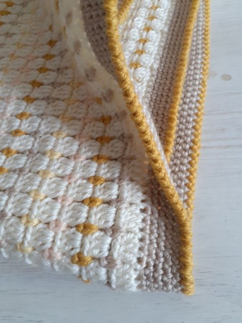 Unique Crochet Blanket Patterns, Yellow Baby Blanket Crochet, Yellow Crochet Blanket, Crochet Blanket Yarn, Crochet Square Blanket, Crochet Hack, Yellow Crochet, Crocheted Blanket, Crochet Blanket Designs