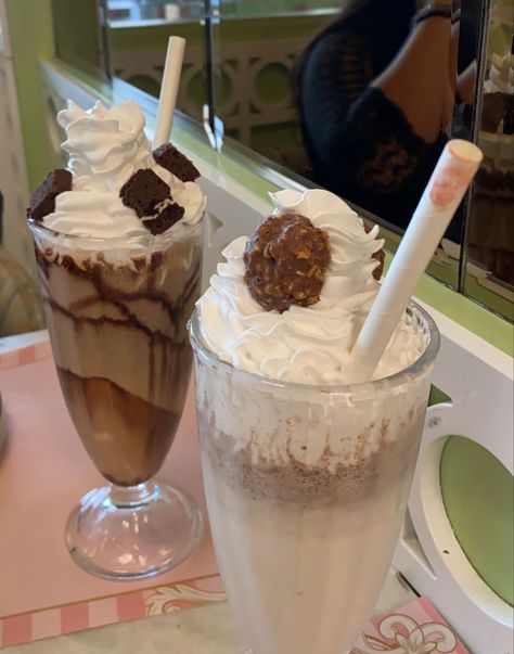 #pinterest #food #aesthetic #milkshake Milkshake Aesthetic Vintage, Chocolate Milkshake Aesthetic, Milkshakes Aesthetic, Aesthetic Milkshake, Candyland Characters, Kny Tweets, Milkshake Aesthetic, Milkshake Shop, Dante Russo