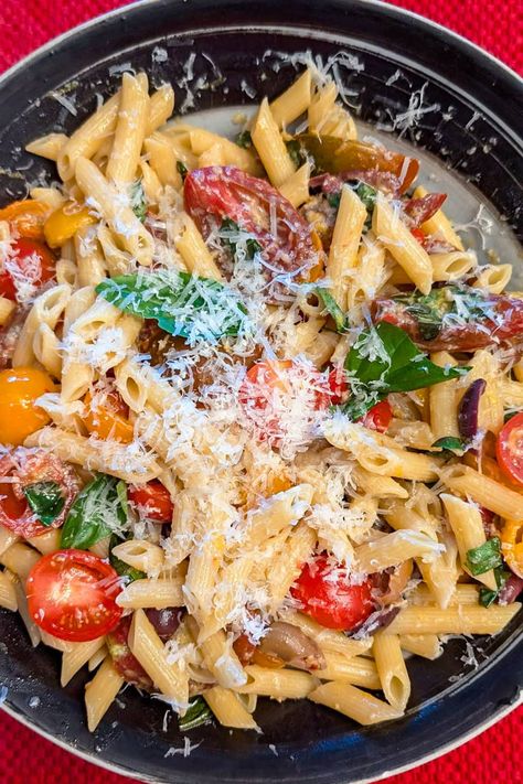 Fresh tomato basil pasta is a beautiful blend of sweet summer-ripe fresh tomatoes, lemon-basil zing, salty olives, capers and Parmesan. Lemon Basil Pasta, Pasta With Lemon, Tomato Basil Pasta, Cream Pasta, Basil Pasta, Lemon Basil, Lemon Pasta, Italian Kitchen, Tomato Basil